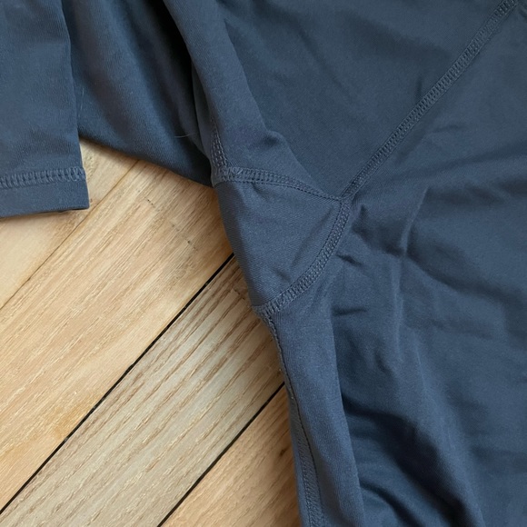 Yoga capris - Picture 2 of 3